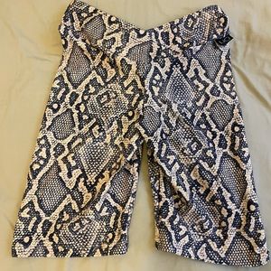 LiCi Fit Python V-Cut Scrunch Biker Shorts